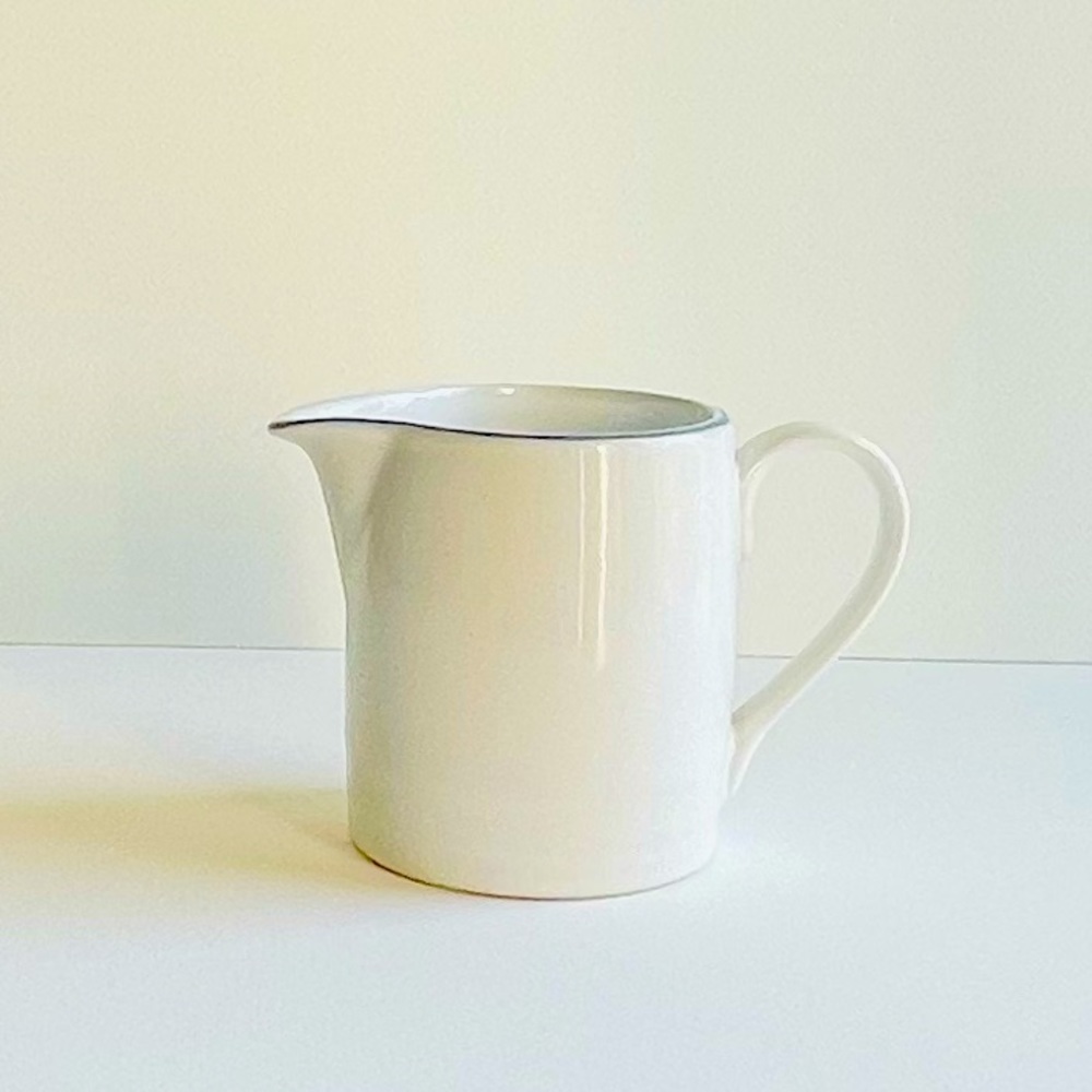BRAND NEW, Blue Rim Creamer